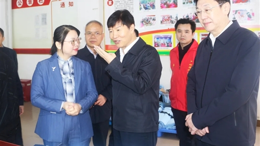 廣西壯族自治區(qū)黨委委員、常委、副書記劉小明蒞臨百裕集團環(huán)江車間調研