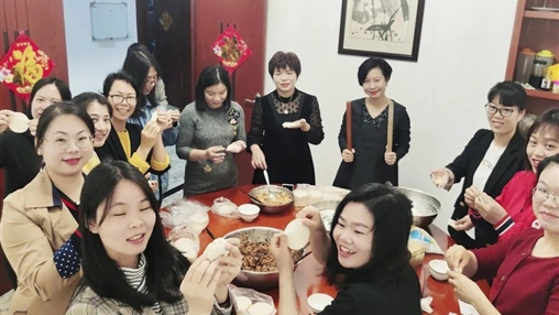 共享歡樂(lè) | 百裕集團(tuán)營(yíng)銷(xiāo)中心喜樂(lè)鬧元宵、暖心慶生日