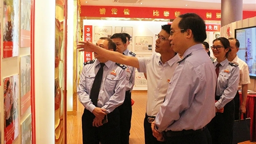 岑溪市稅務局、岑溪市農村商業(yè)銀行黨組成員交流團蒞臨百裕集團參觀交流