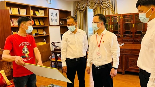 惠安縣委常委、組織部部長(zhǎng)洪亞清蒞臨百裕集團(tuán)研發(fā)中心調(diào)研指導(dǎo)工作