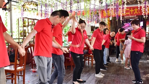 百裕教育開(kāi)展喜迎國(guó)慶戶(hù)外團(tuán)建活動(dòng)